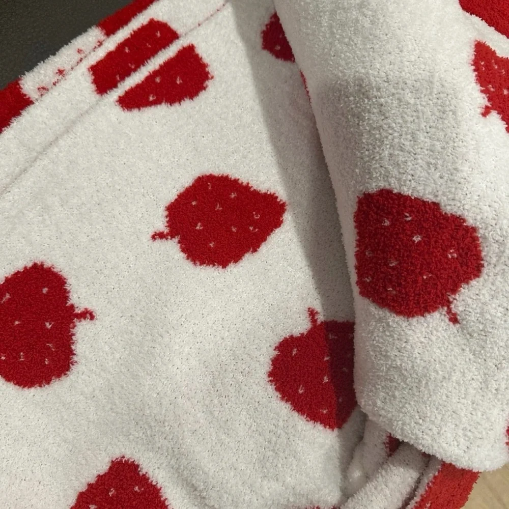 New Without Tags Rae Dunn Strawberry Plush Throw Blanket 50”X70”